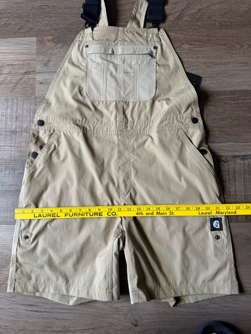 NWT Hurley x Carhartt Women’s Tan Short Overalls with Black Straps - Picture 13 of 16